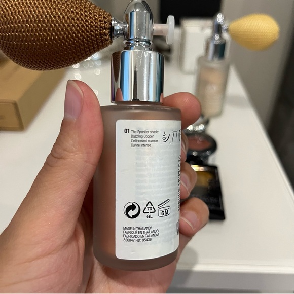 Bundle of 4 eyeshadows, 1 bkush and 2 body shimmers - Picture 13 of 14